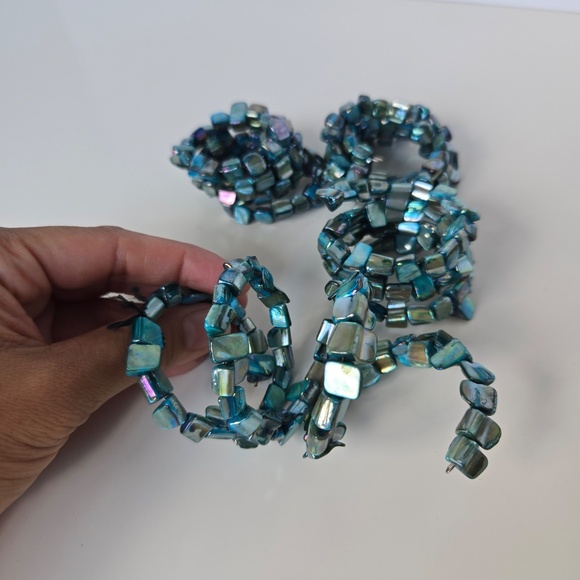 (Set of 4) Shimmering Blue Beaded Shell Napkin Rings - Picture 7 of 7
